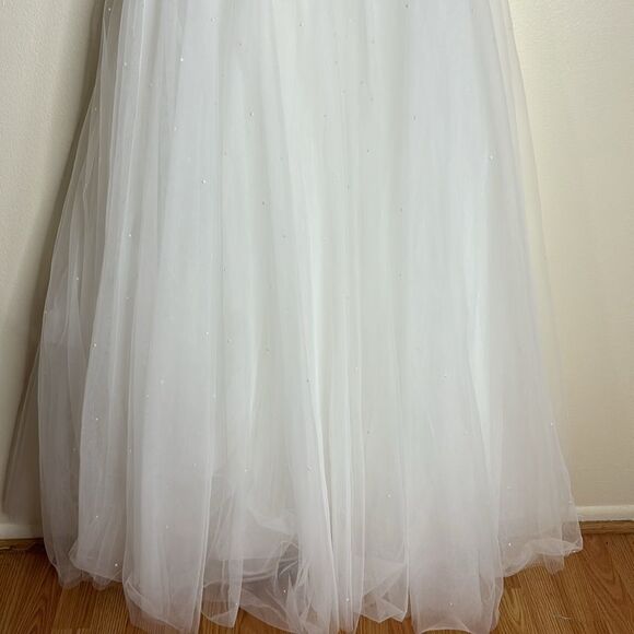 Mac Duggal APPLIQUED V NECK SLEEVELESS OPEN BACK A LINE GOWN embellished dress - Picture 6 of 16